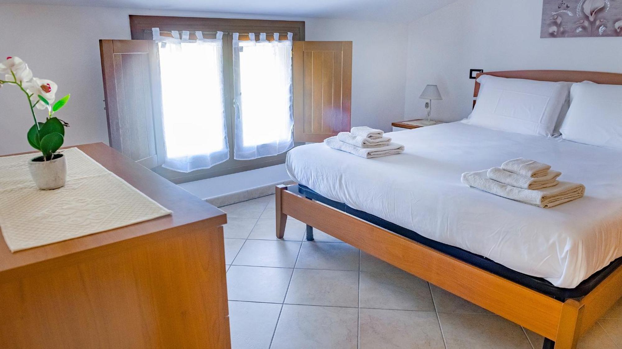 Casa Vacanze Ammentos Olmedo Buitenkant foto