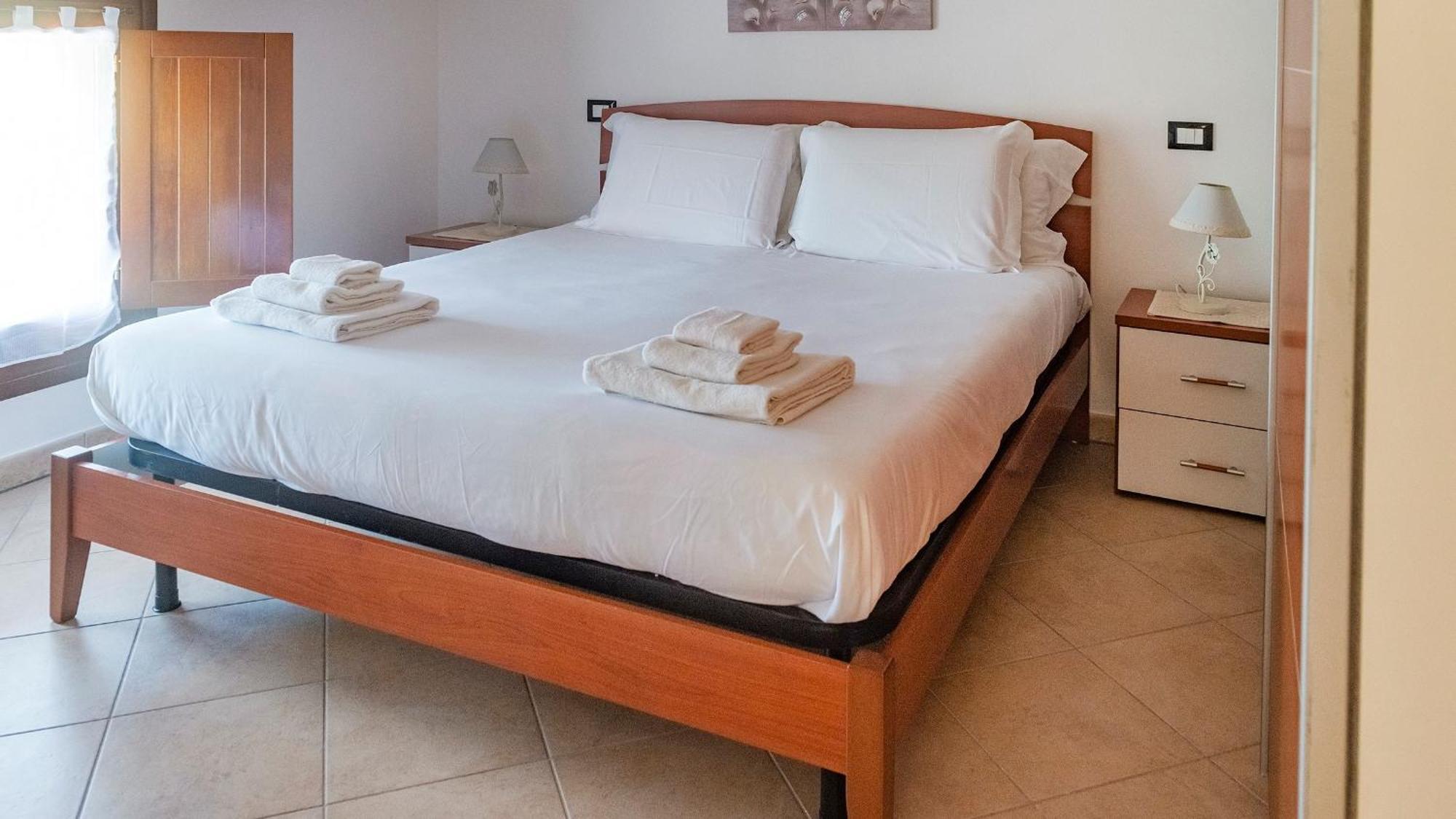 Casa Vacanze Ammentos Olmedo Buitenkant foto
