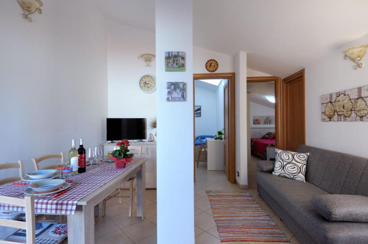 Casa Vacanze Ammentos Olmedo Buitenkant foto