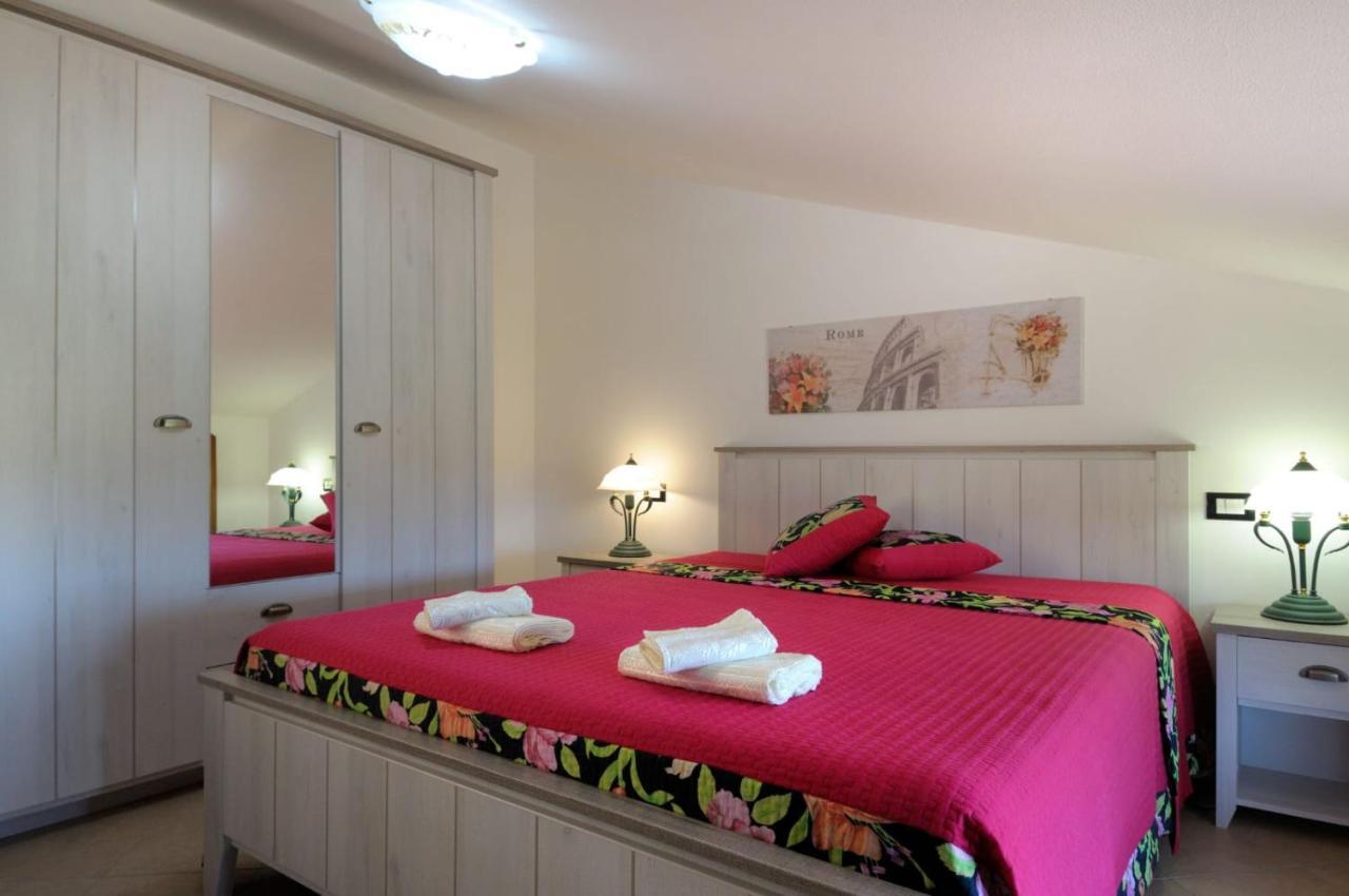 Casa Vacanze Ammentos Olmedo Buitenkant foto