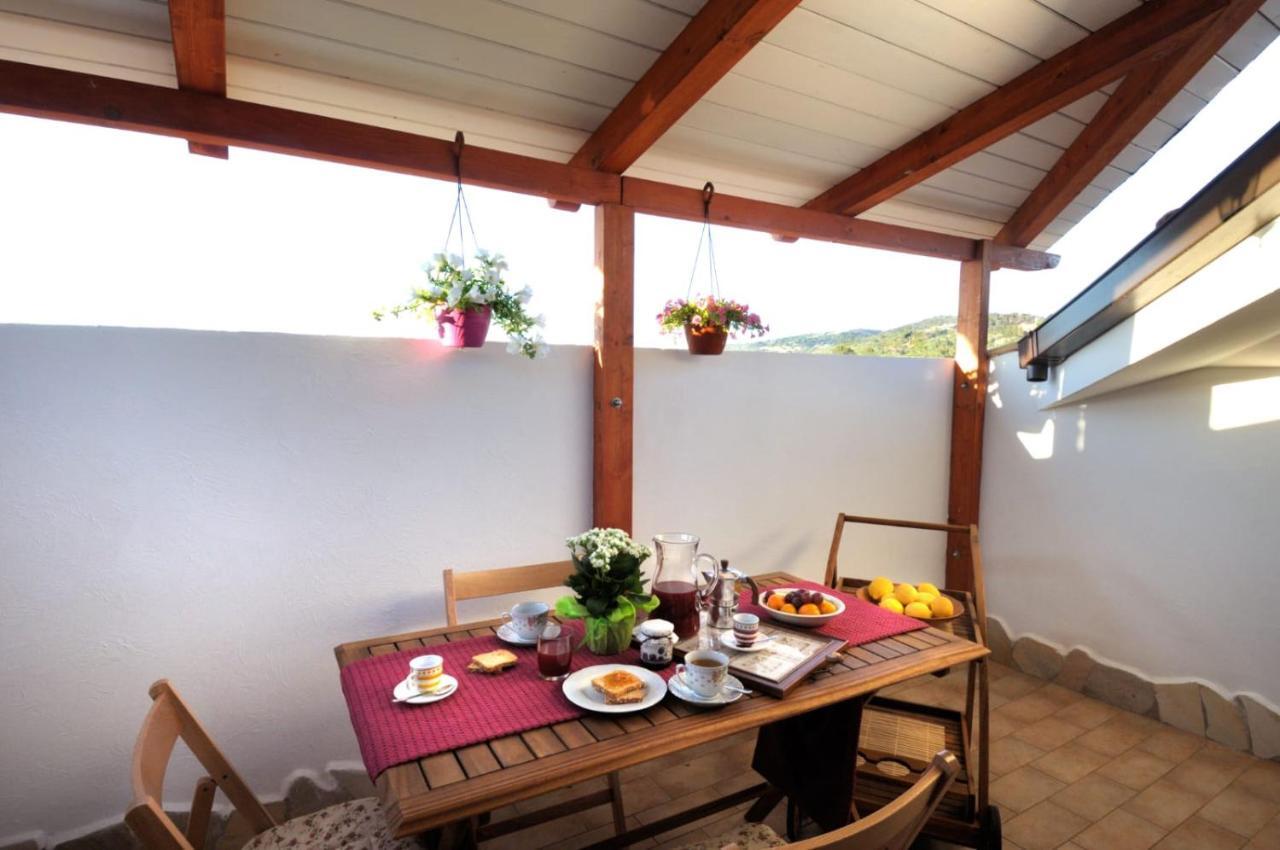 Casa Vacanze Ammentos Olmedo Buitenkant foto