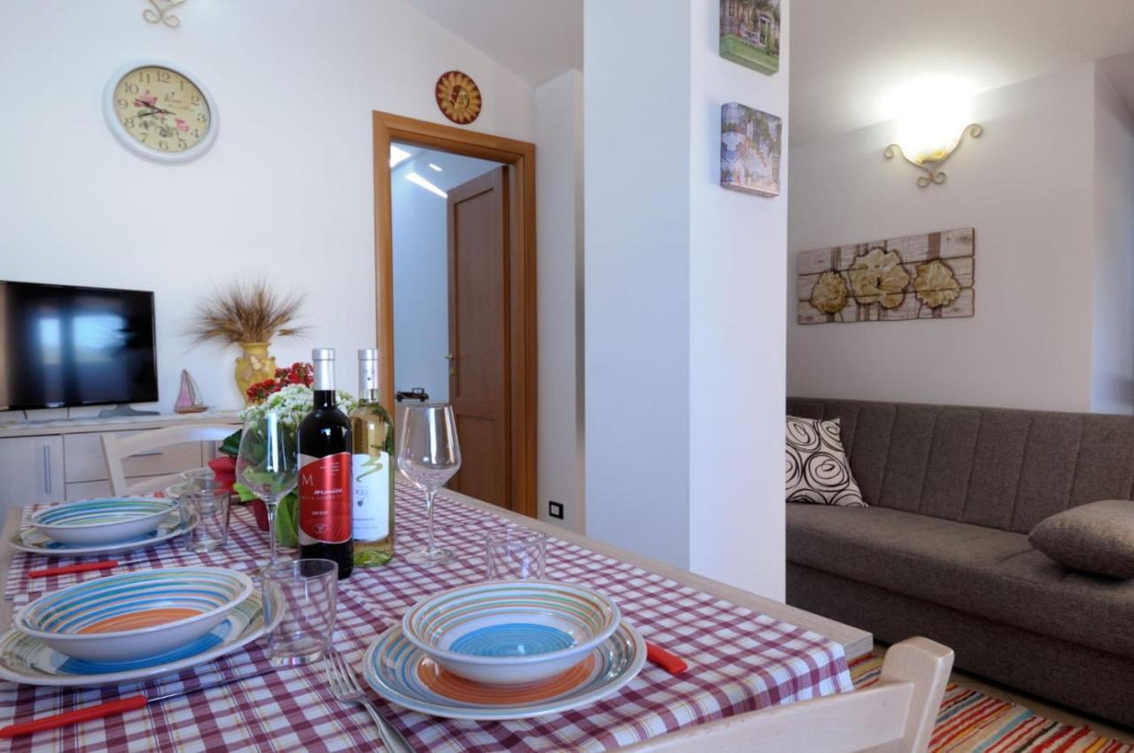 Casa Vacanze Ammentos Olmedo Buitenkant foto